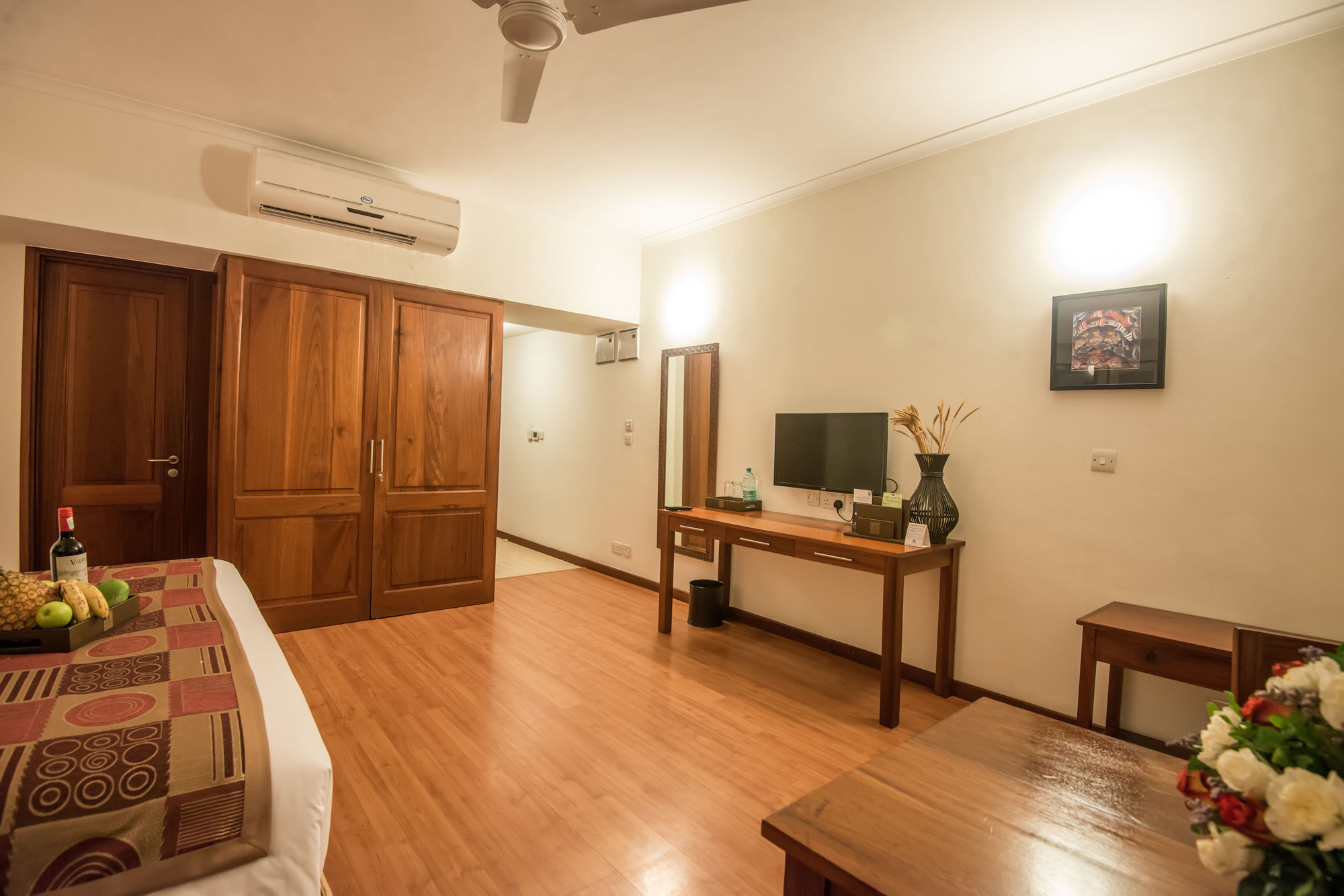 Sea Cliff Court Hotel & Luxury Apartments Dar-es-Salaam Eksteriør bilde