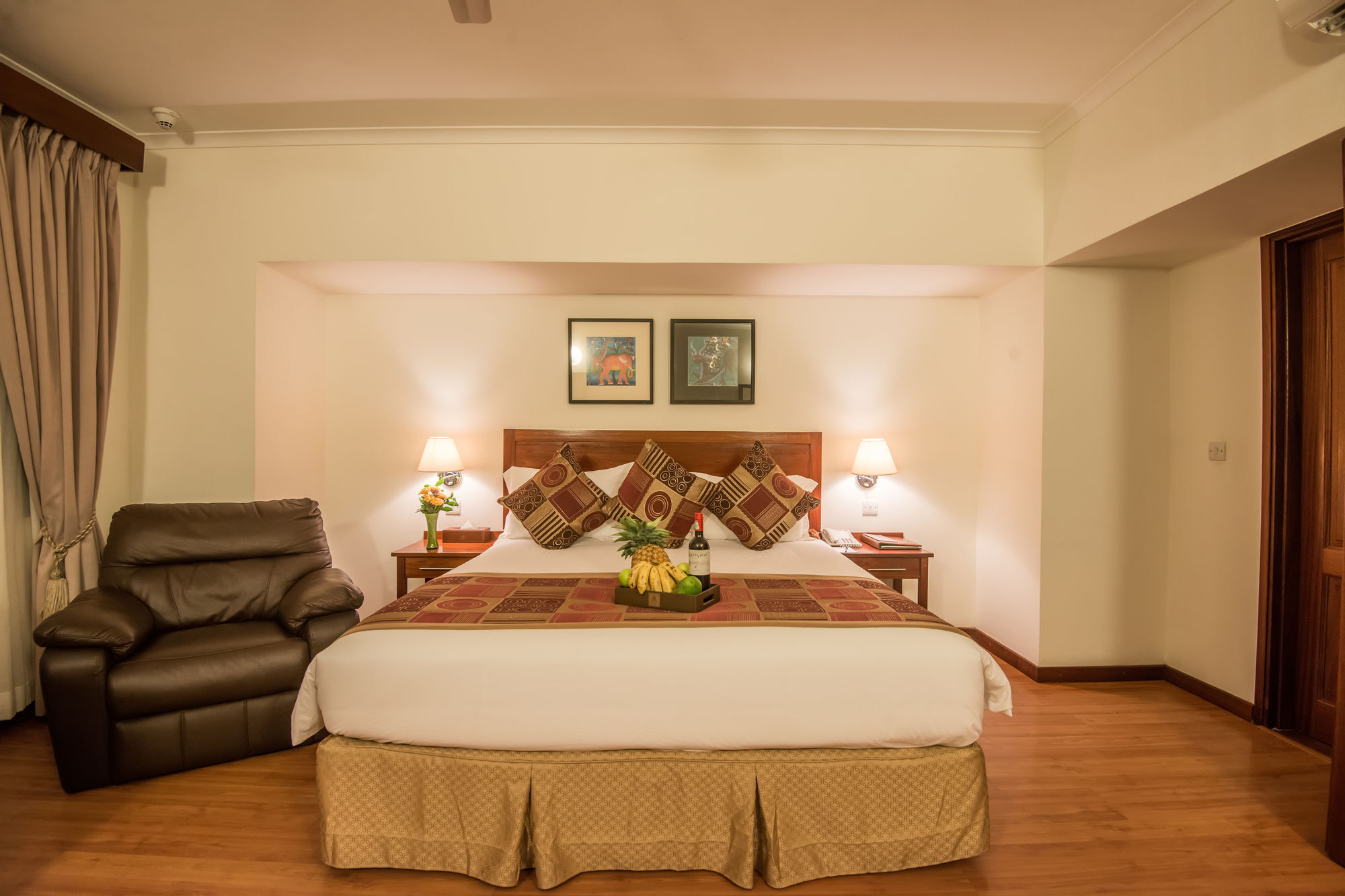 Sea Cliff Court Hotel & Luxury Apartments Dar-es-Salaam Eksteriør bilde