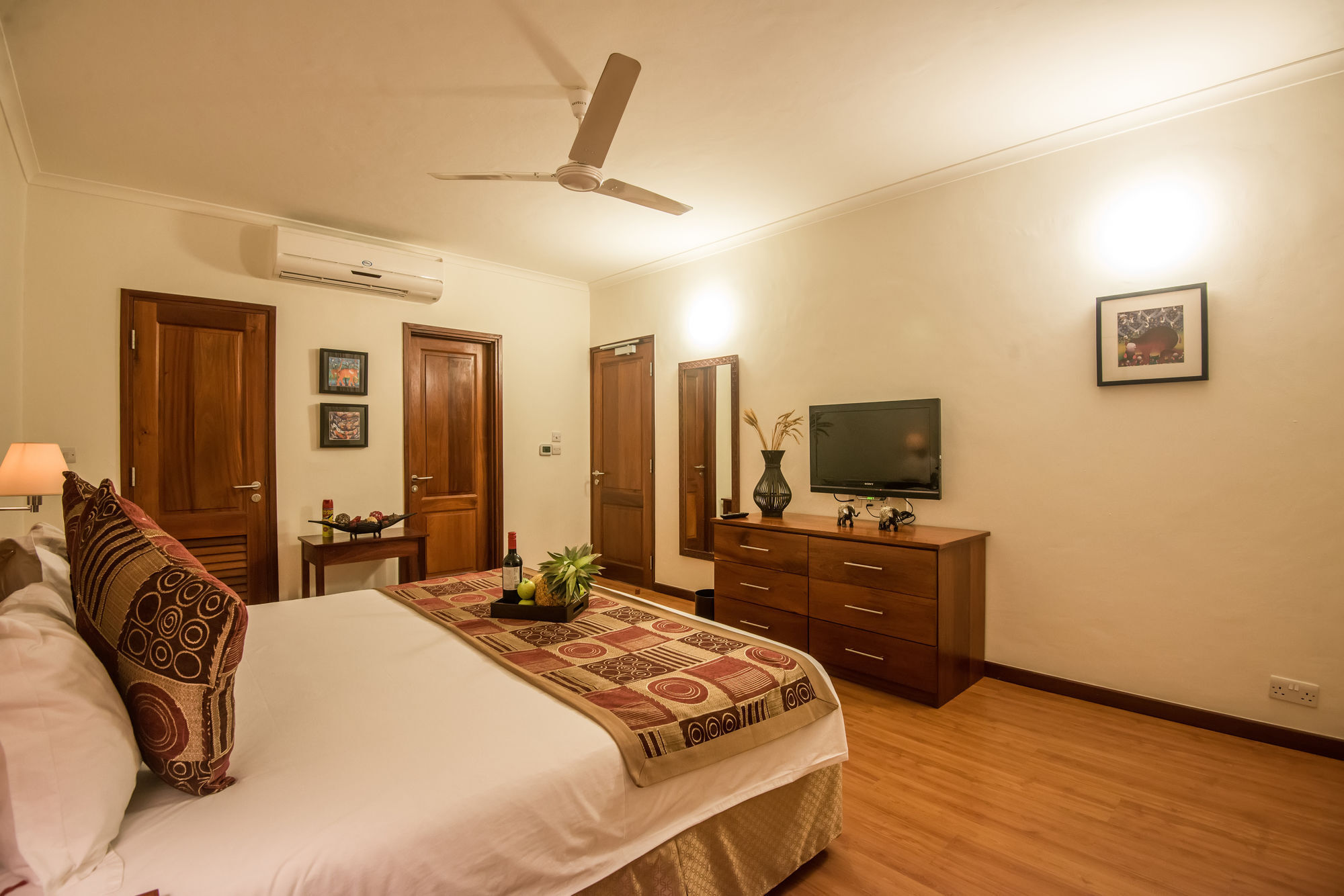 Sea Cliff Court Hotel & Luxury Apartments Dar-es-Salaam Eksteriør bilde