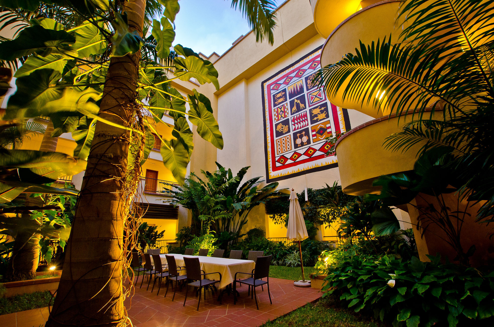 Sea Cliff Court Hotel & Luxury Apartments Dar-es-Salaam Eksteriør bilde